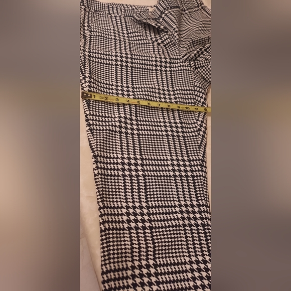 Michael Kors Black and White Checkered Cropped Pants - Picture 4 of 14